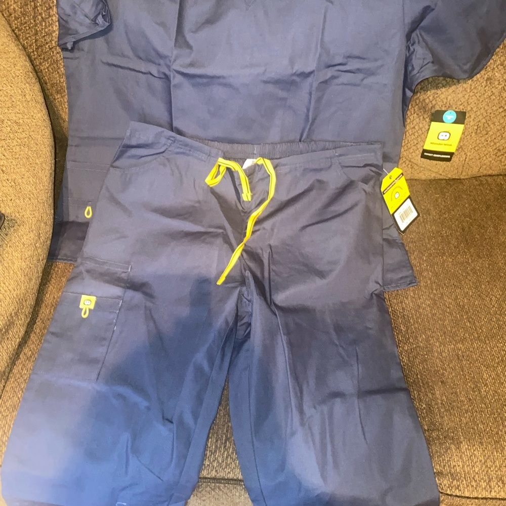 WonderWink Modern Fit Scrub Set in Blue and Yellow